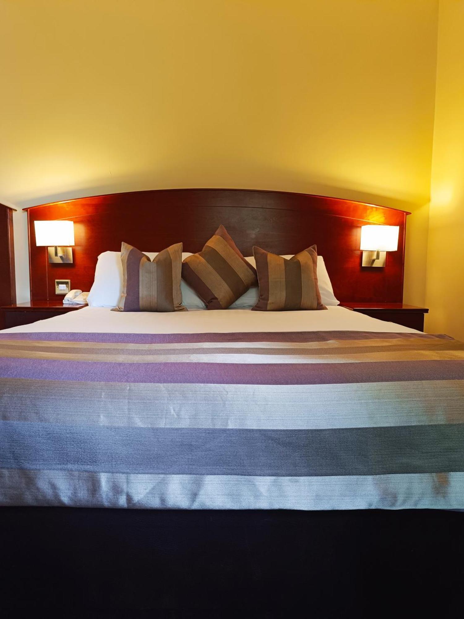 Aherlow House Hotel & Lodges ภายนอก รูปภาพ