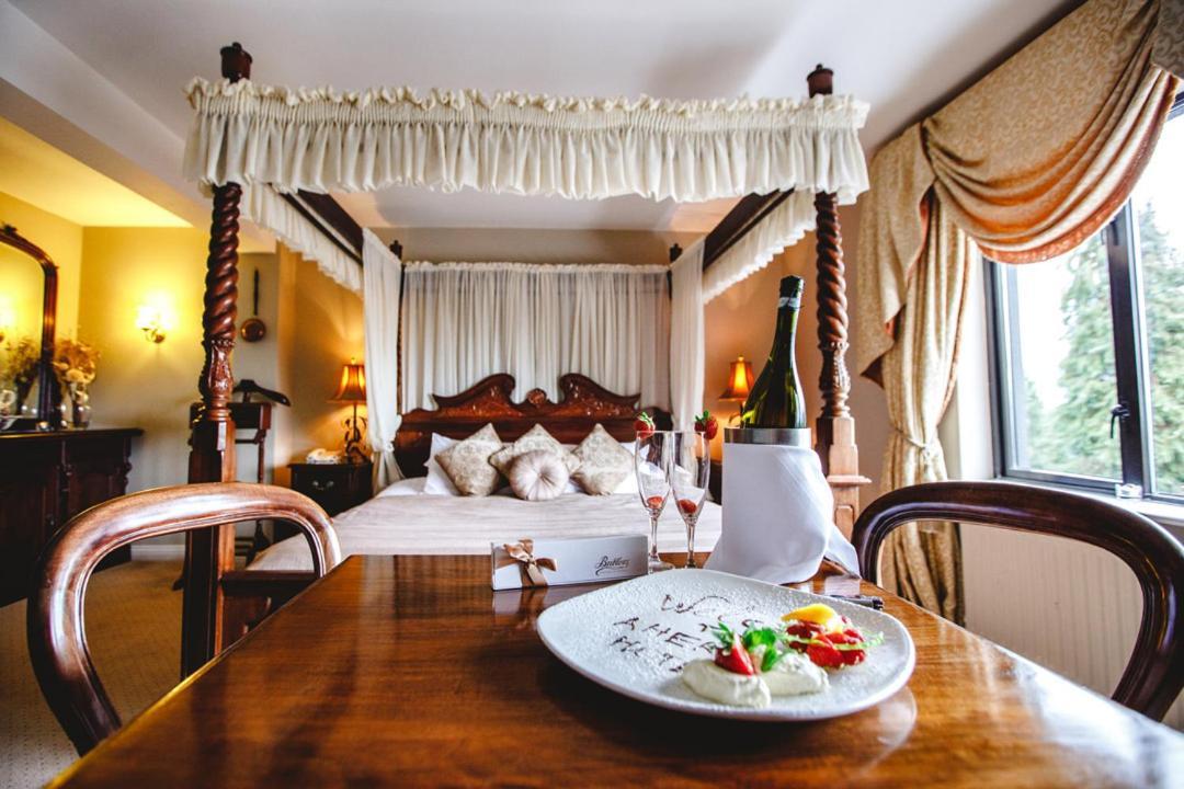 Aherlow House Hotel & Lodges ภายนอก รูปภาพ