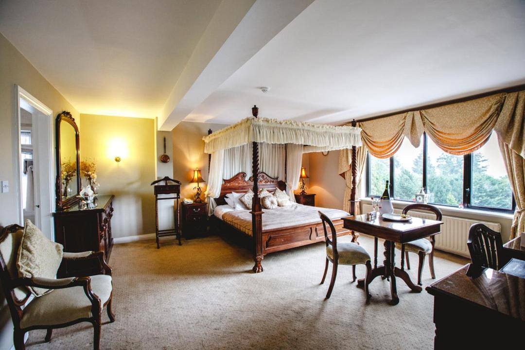 Aherlow House Hotel & Lodges ภายนอก รูปภาพ